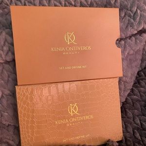 Contouring highlight set with bronzer